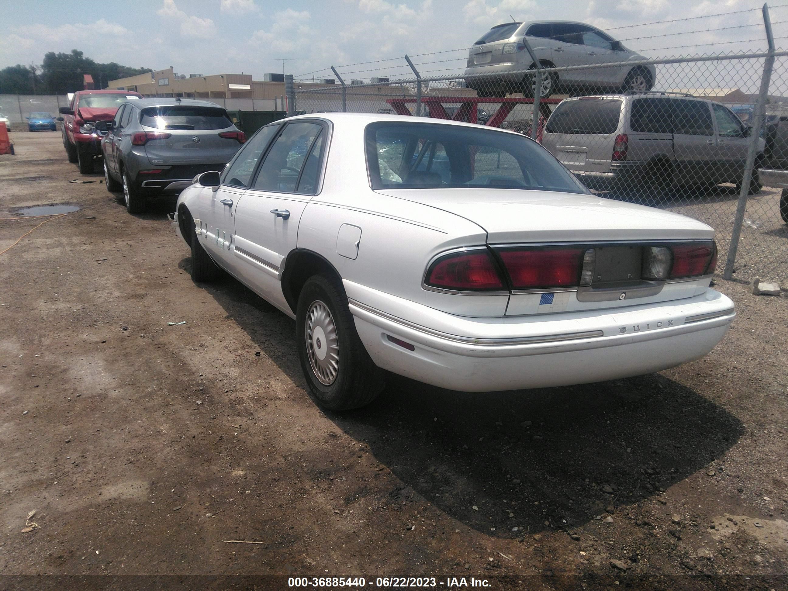 Photo 2 VIN: 1G4HR52K4XH427211 - BUICK LESABRE 