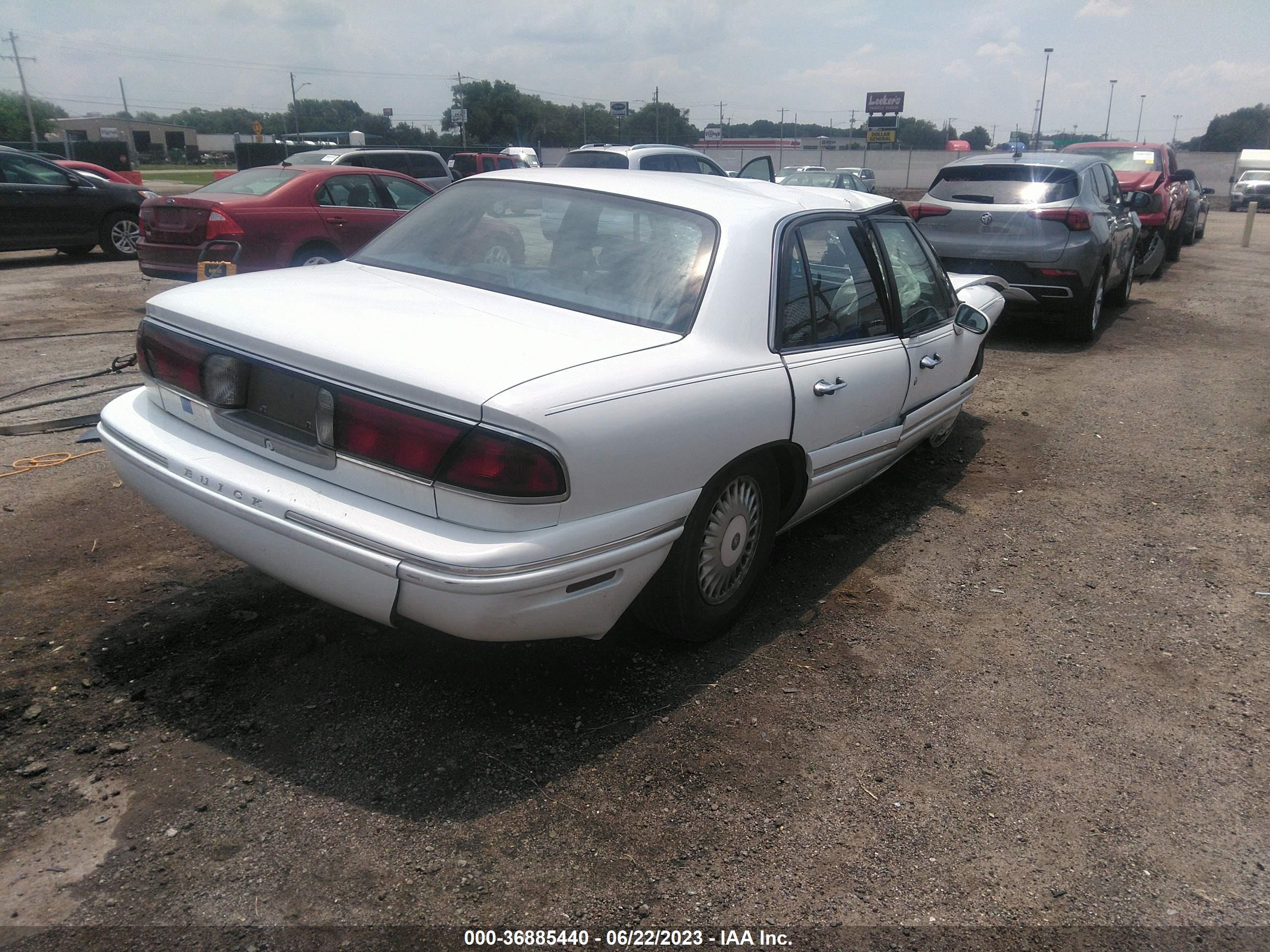 Photo 3 VIN: 1G4HR52K4XH427211 - BUICK LESABRE 