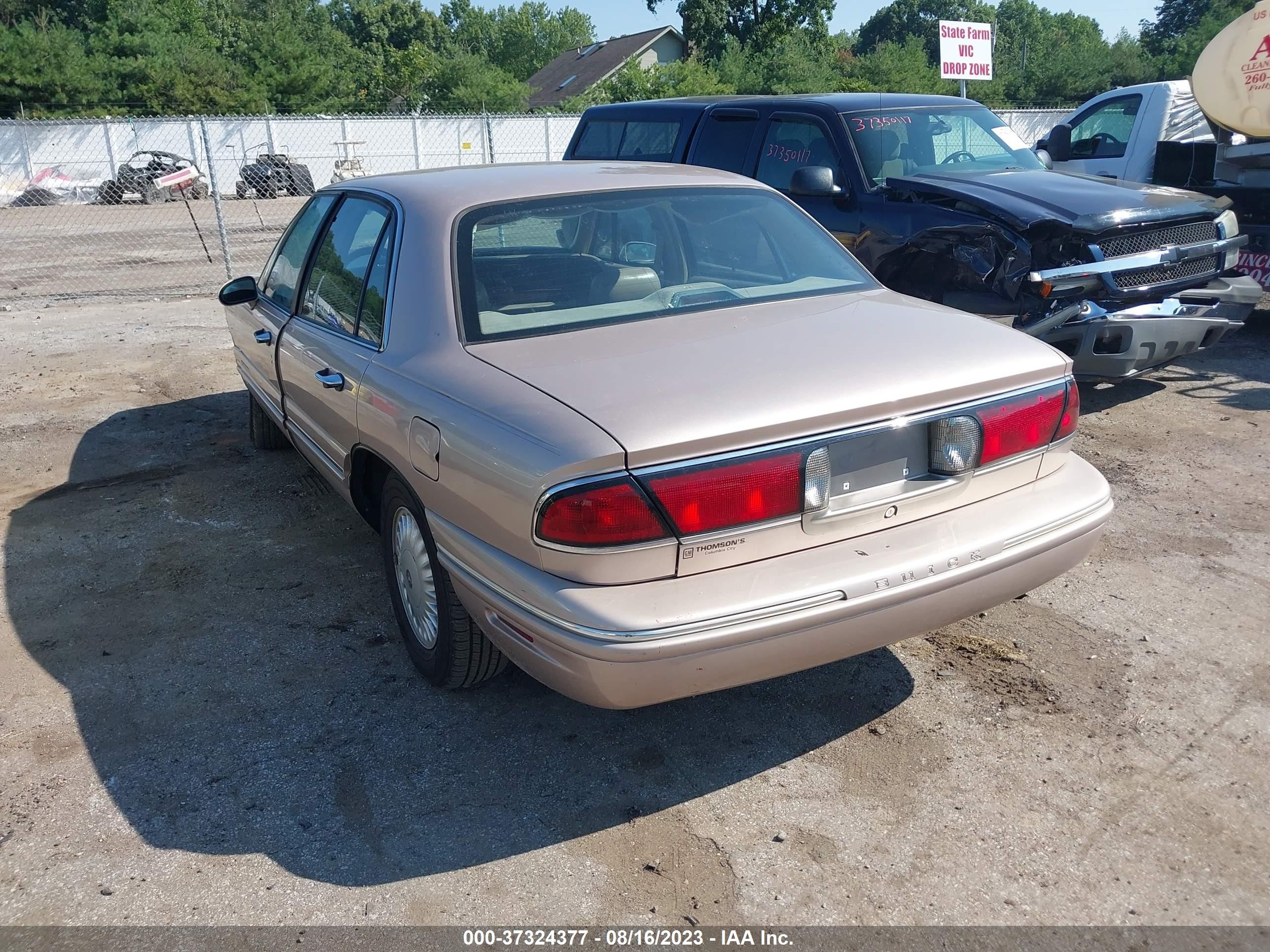 Photo 2 VIN: 1G4HR52K5XH420252 - BUICK LESABRE 