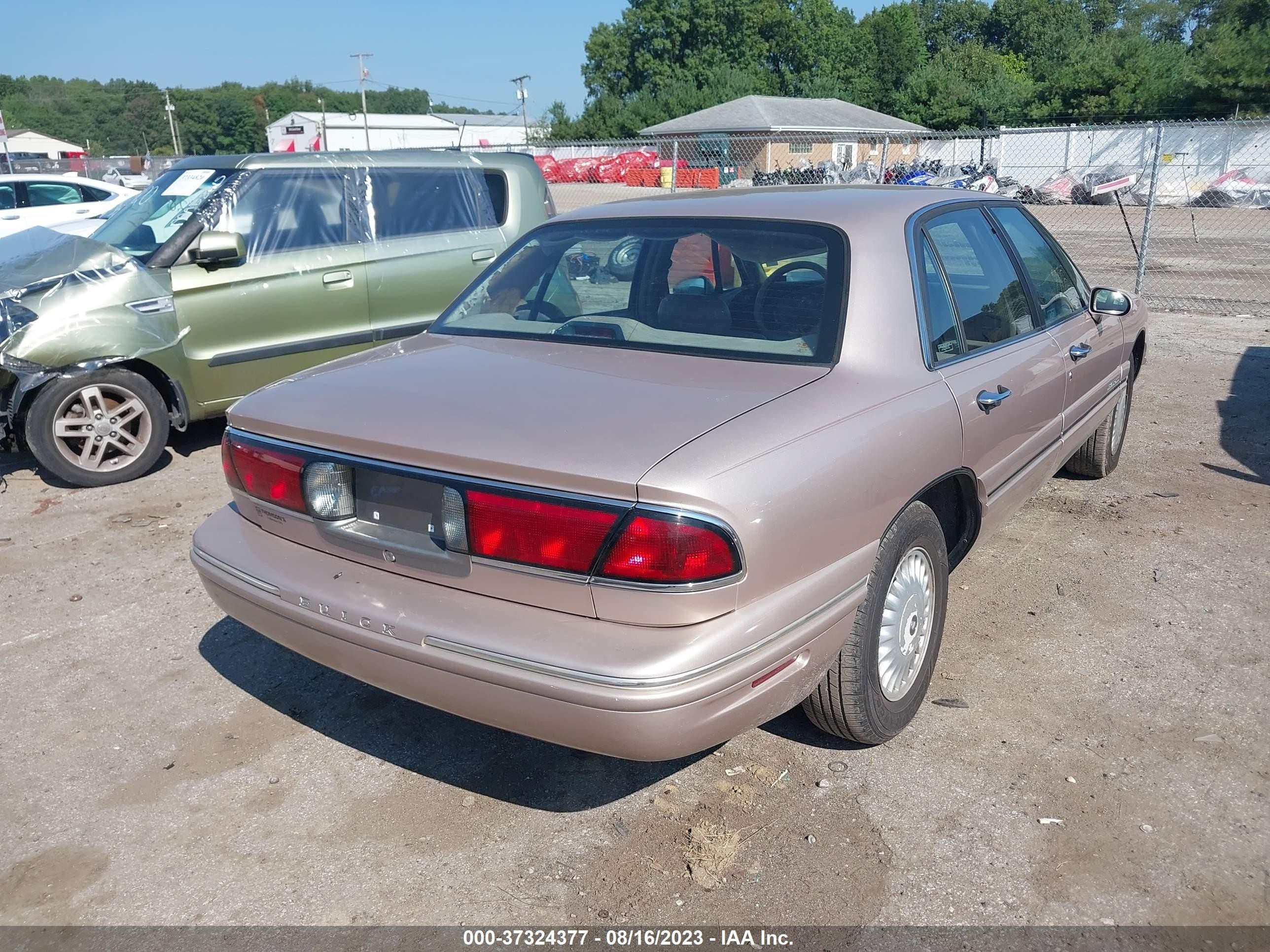 Photo 3 VIN: 1G4HR52K5XH420252 - BUICK LESABRE 