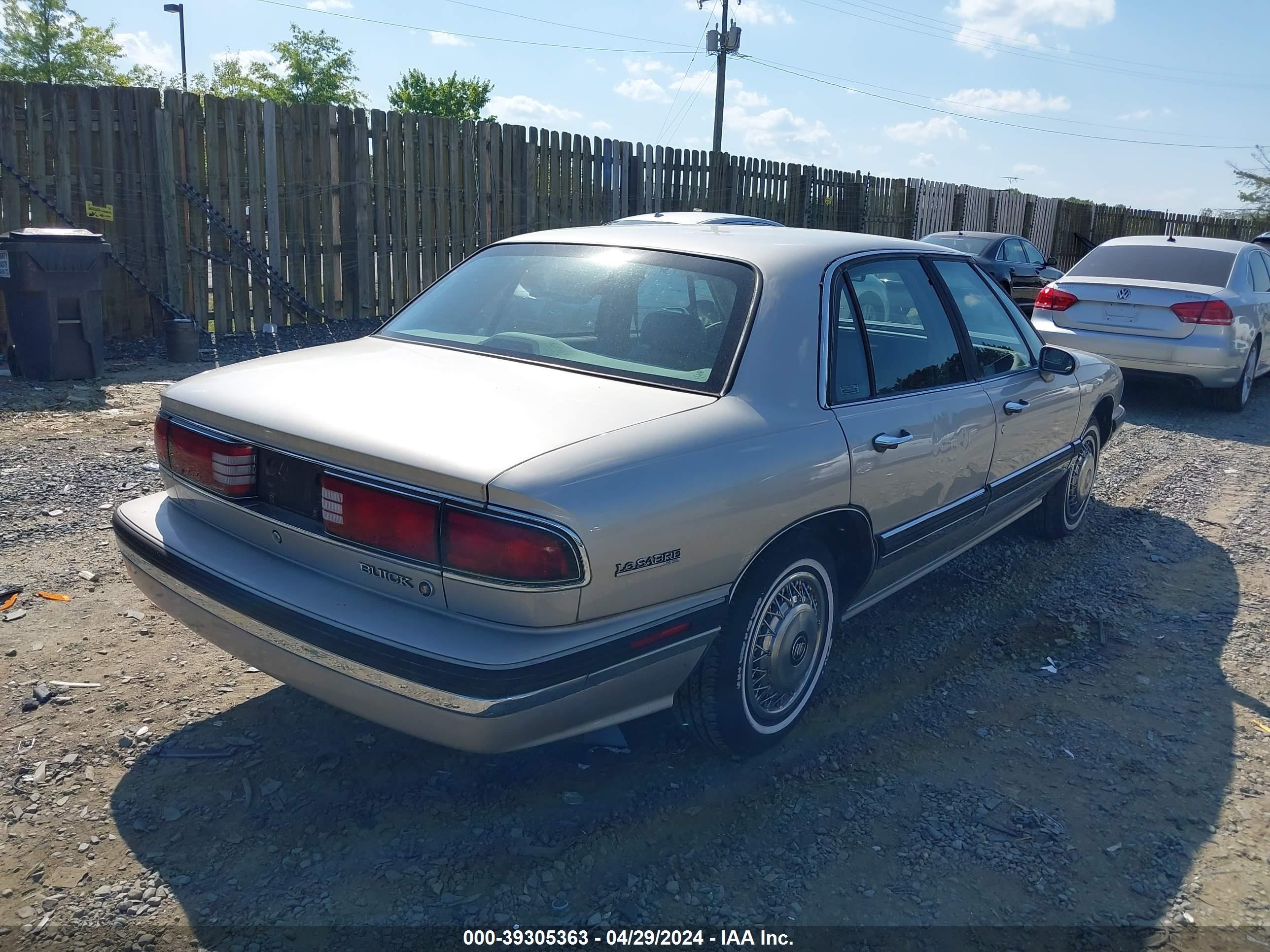 Photo 3 VIN: 1G4HR52K9TH422810 - BUICK LESABRE 