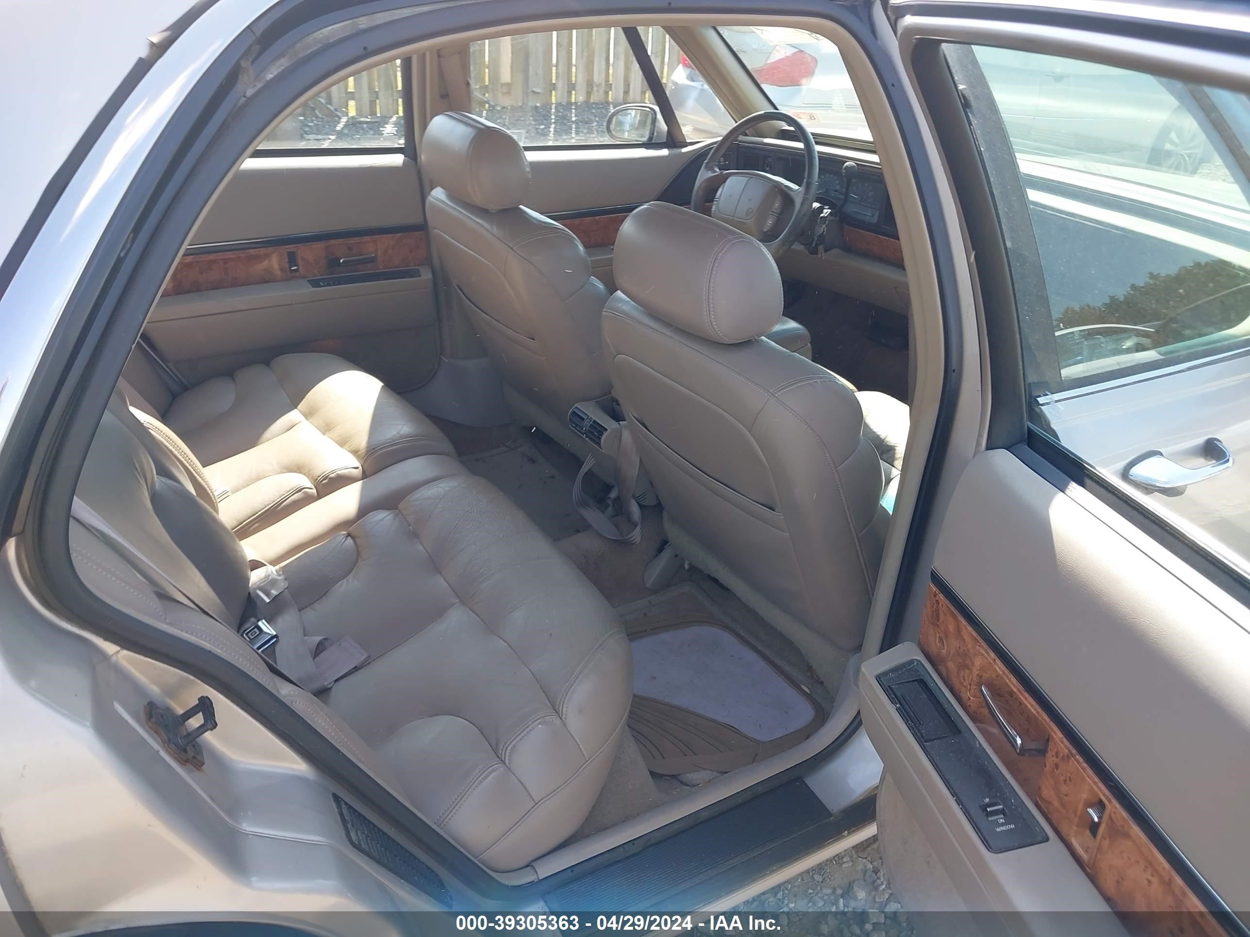 Photo 7 VIN: 1G4HR52K9TH422810 - BUICK LESABRE 