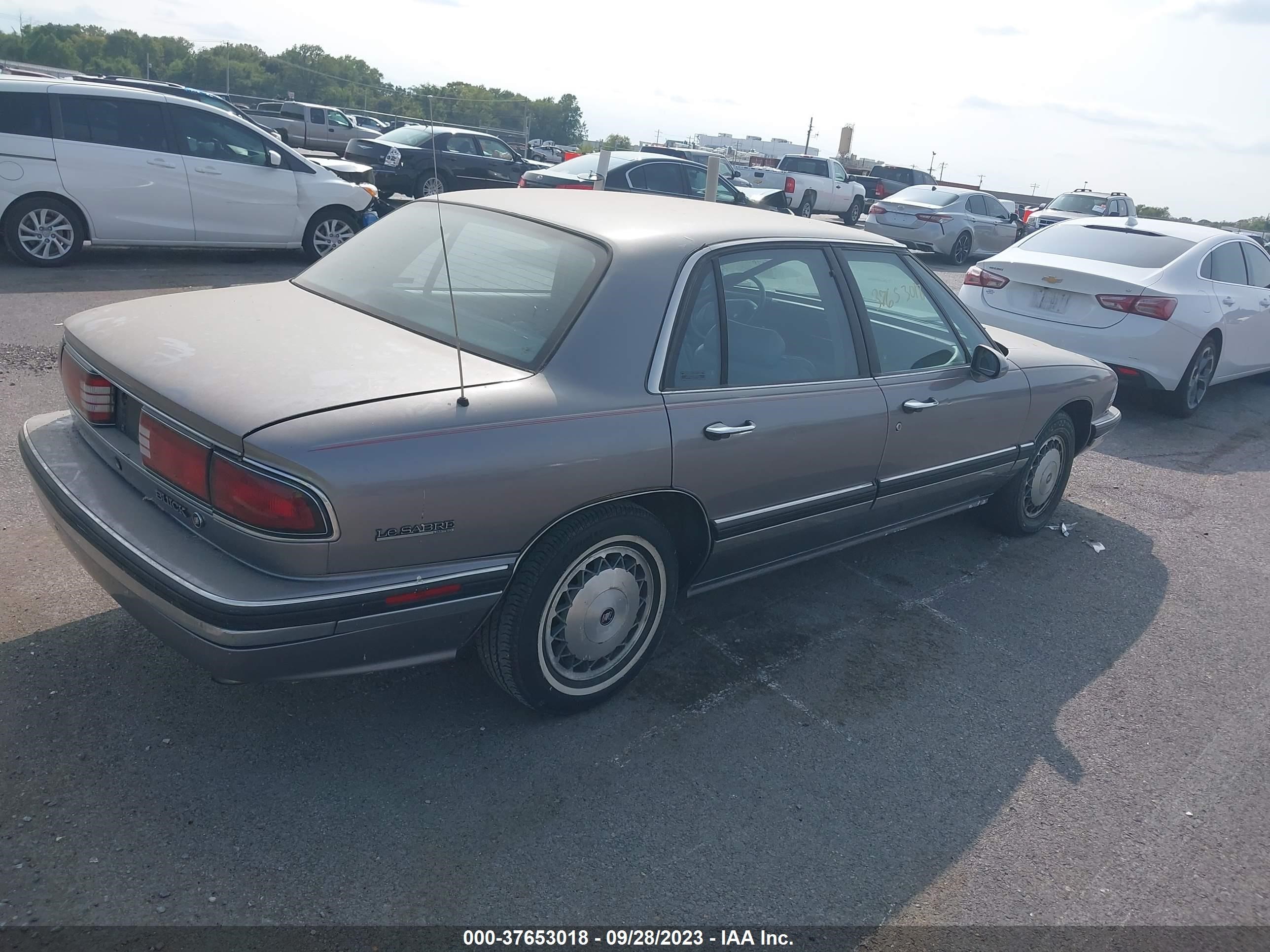 Photo 3 VIN: 1G4HR53L4NH557476 - BUICK LESABRE 