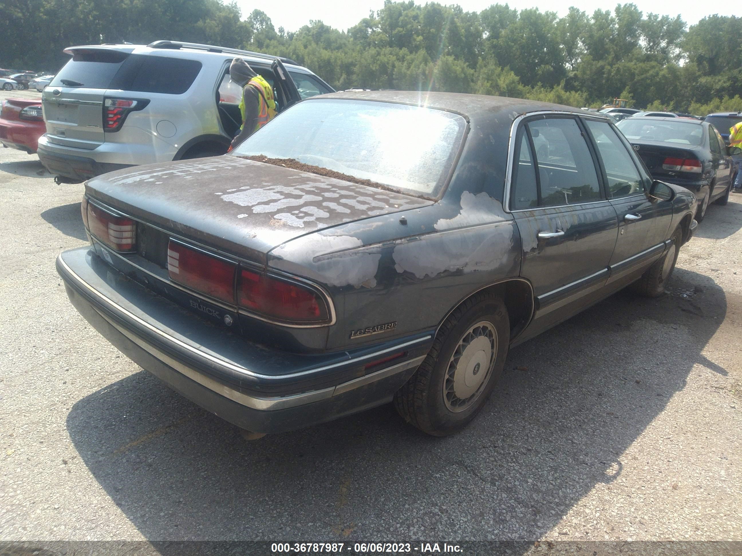 Photo 3 VIN: 1G4HR53L6PH492844 - BUICK LESABRE 