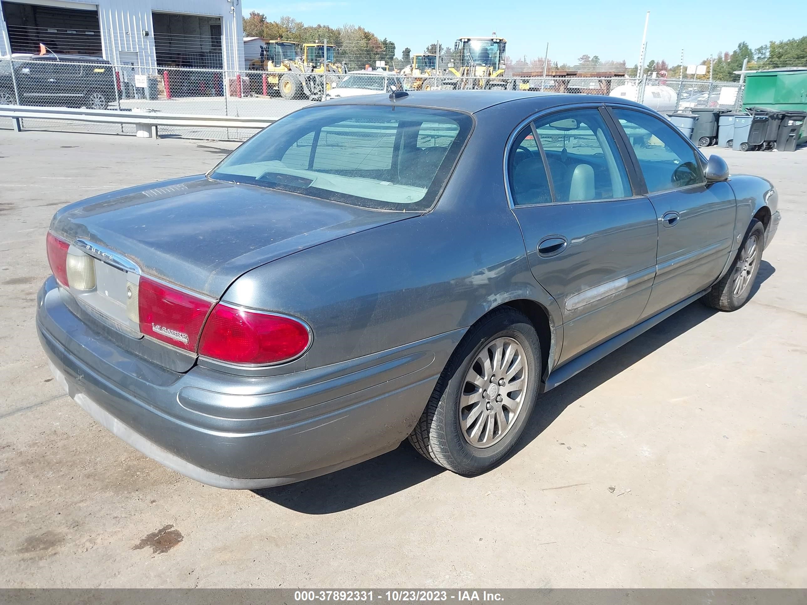 Photo 3 VIN: 1G4HR54K55U144446 - BUICK LESABRE 