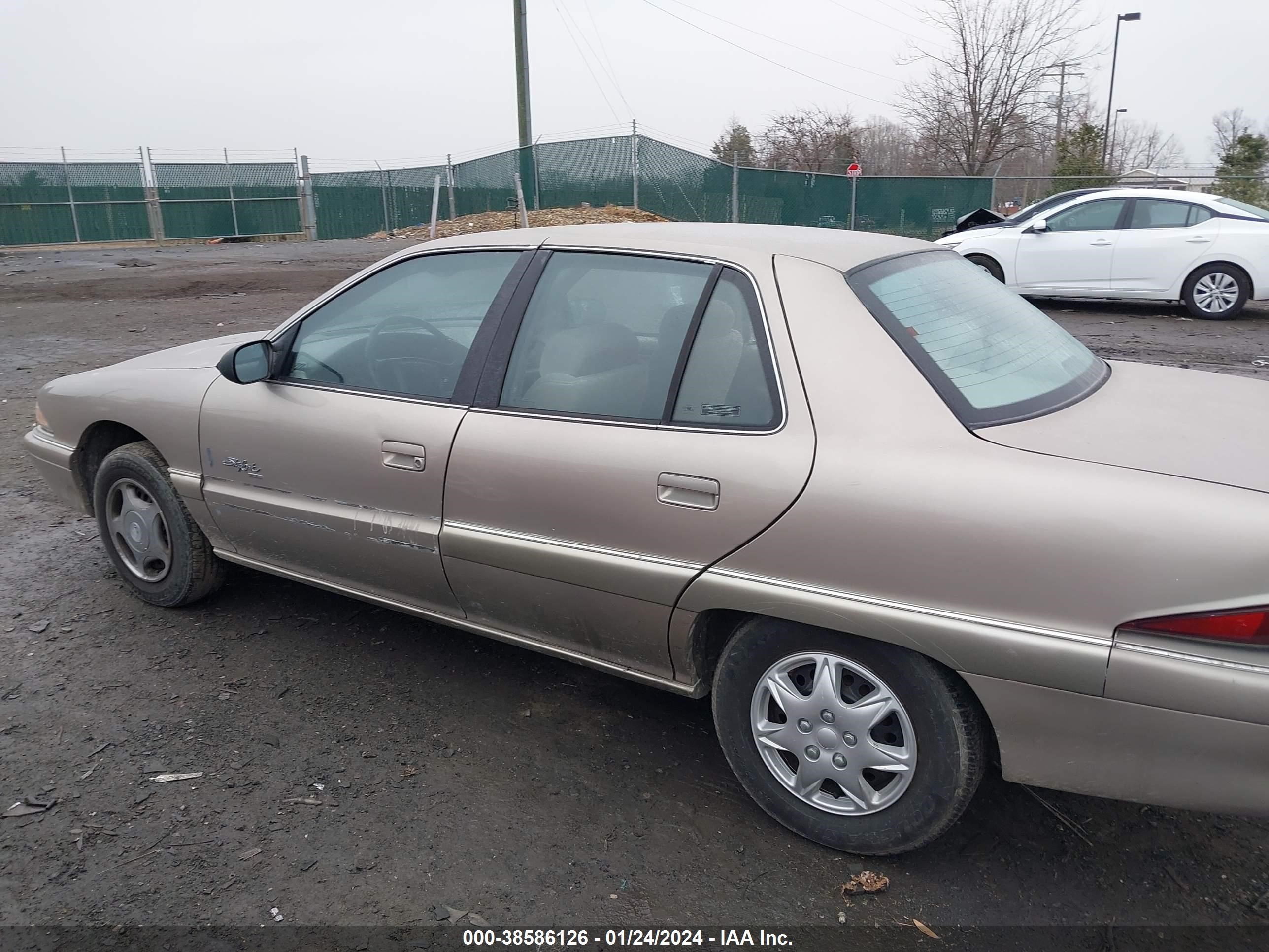 Photo 13 VIN: 1G4NJ52M1VC402305 - BUICK SKYLARK 