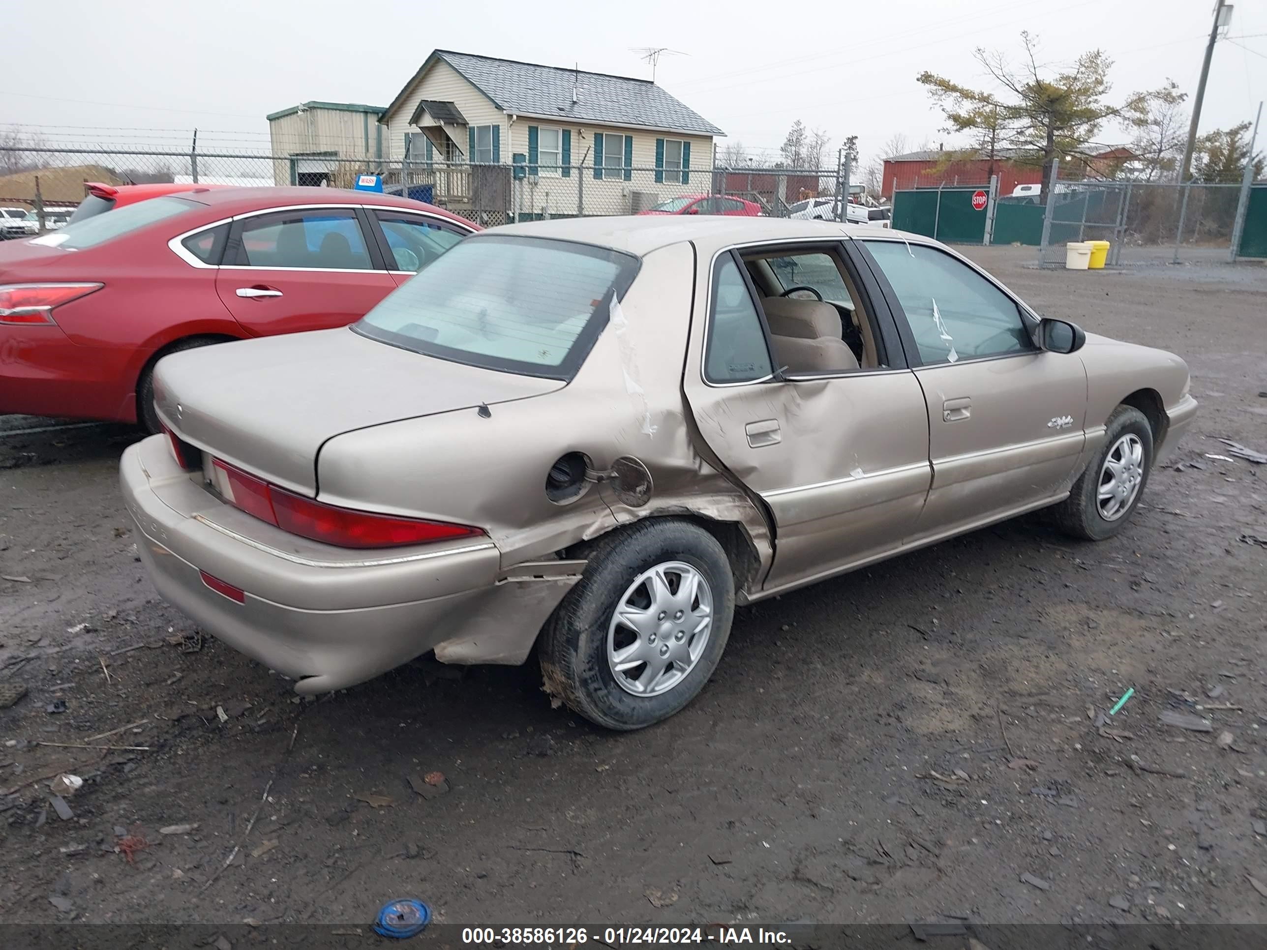 Photo 3 VIN: 1G4NJ52M1VC402305 - BUICK SKYLARK 