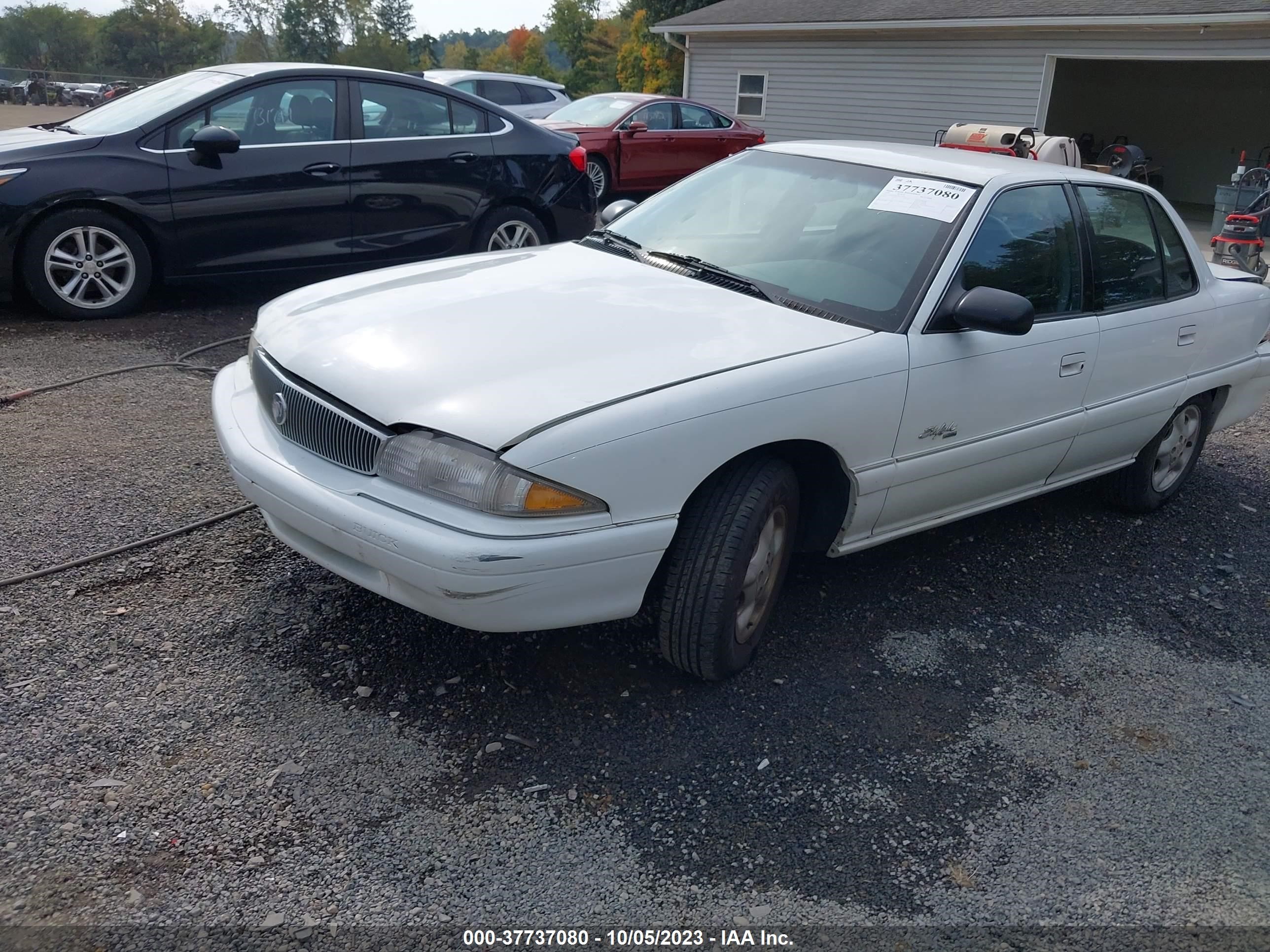 Photo 1 VIN: 1G4NJ52M4WC414031 - BUICK SKYLARK 