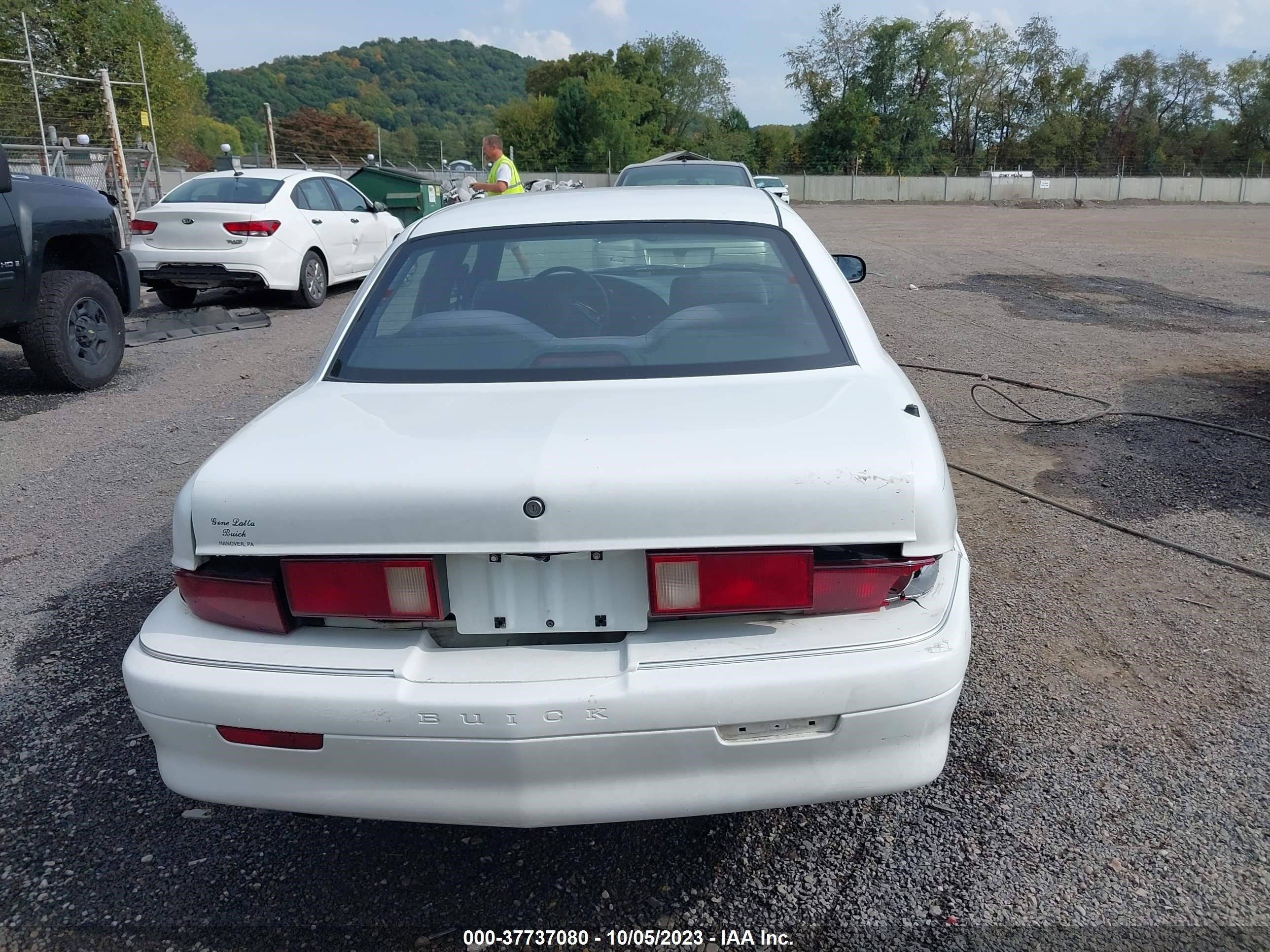 Photo 5 VIN: 1G4NJ52M4WC414031 - BUICK SKYLARK 