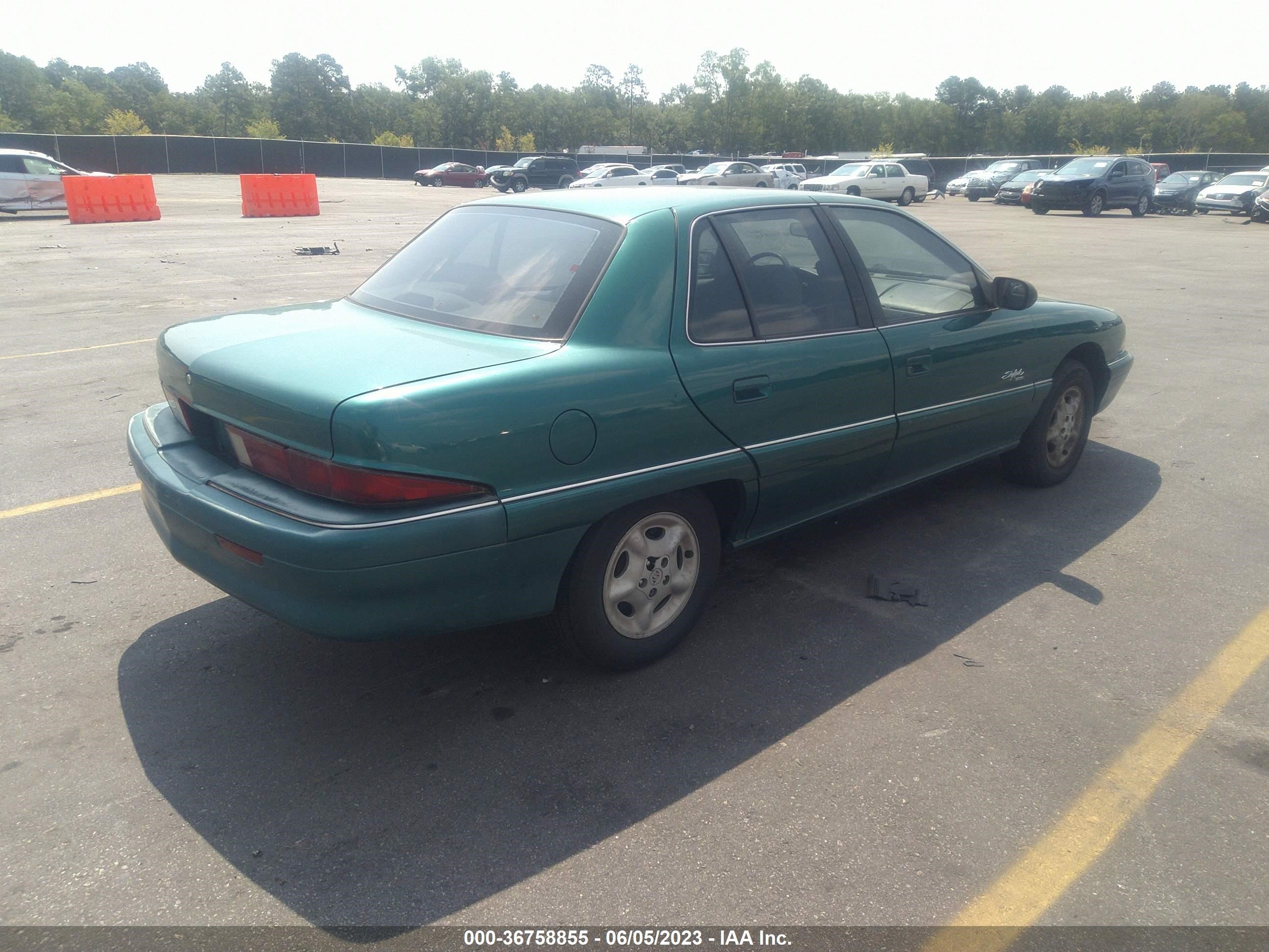 Photo 3 VIN: 1G4NJ52M6VC407712 - BUICK SKYLARK 