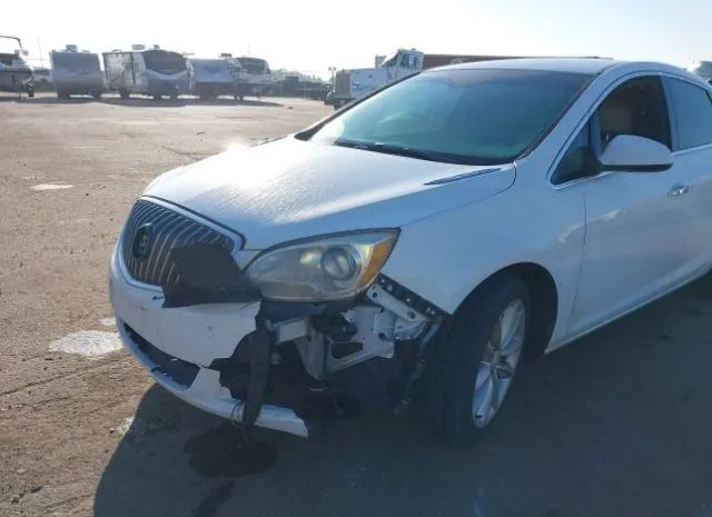 Photo 5 VIN: 1G4PP5SK0C4172981 - BUICK VERANO 