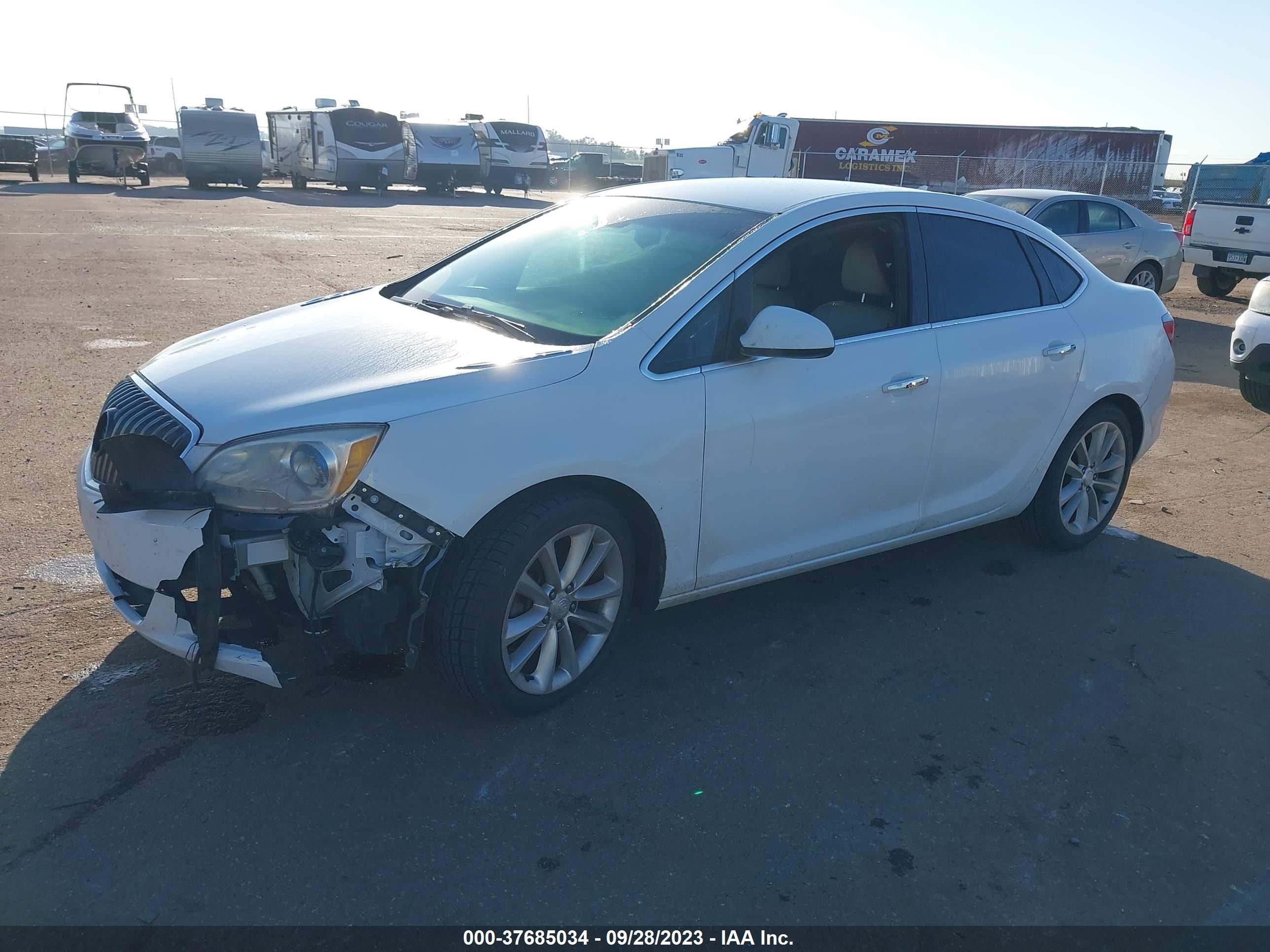 Photo 1 VIN: 1G4PP5SK0C4172981 - BUICK VERANO 