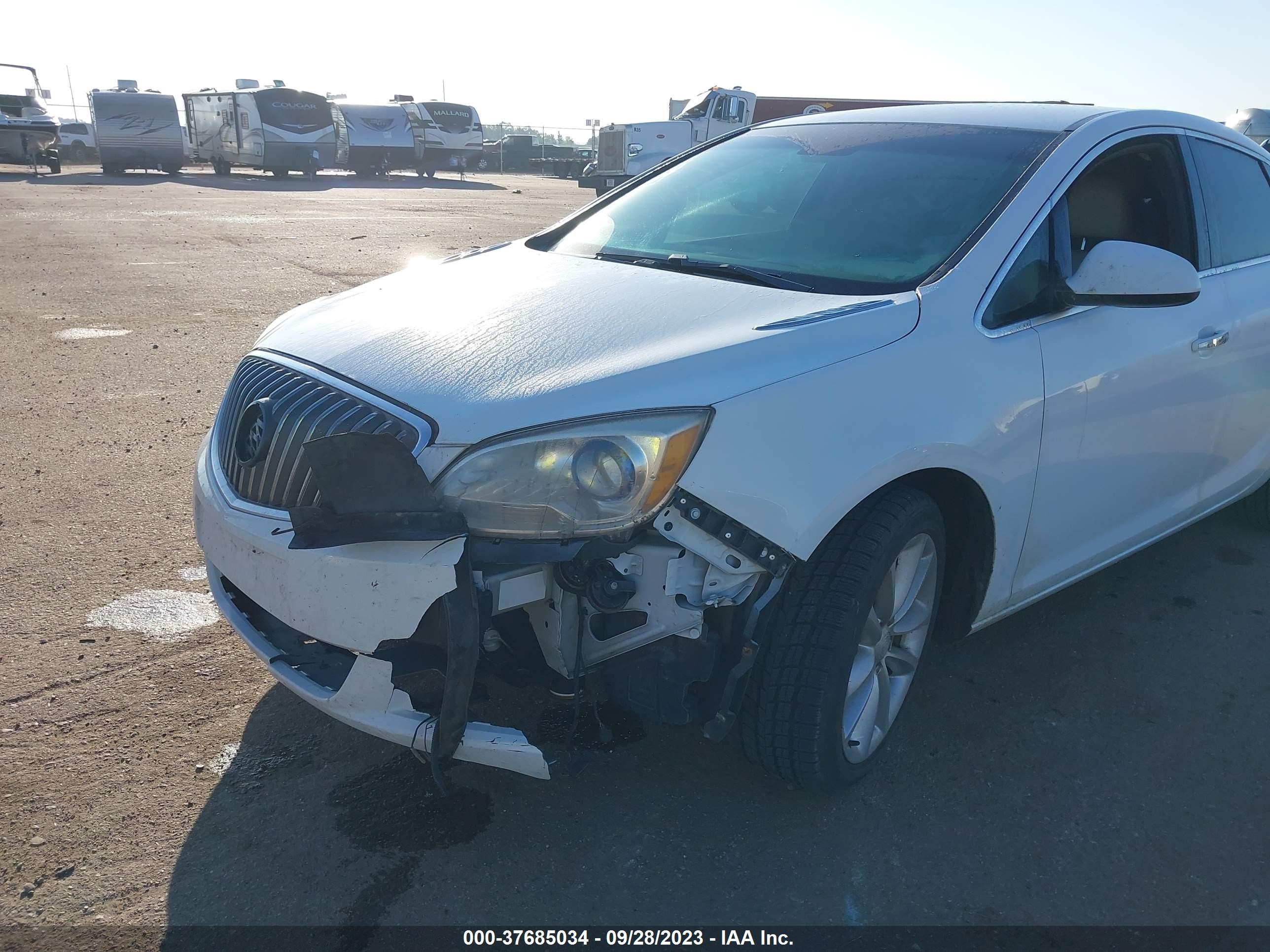 Photo 5 VIN: 1G4PP5SK0C4172981 - BUICK VERANO 