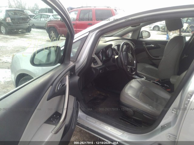 Photo 4 VIN: 1G4PP5SK0C4203372 - BUICK VERANO 