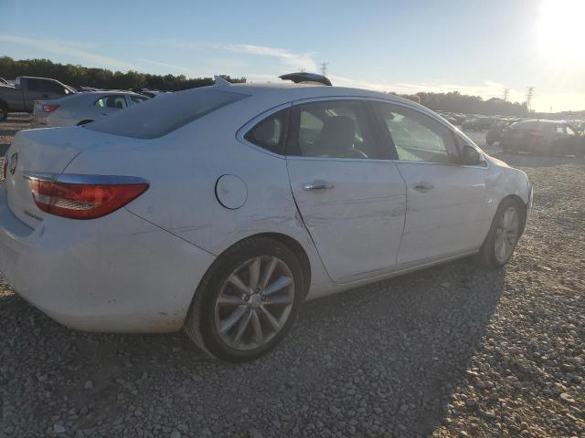 Photo 2 VIN: 1G4PP5SK0D4102043 - BUICK VERANO 