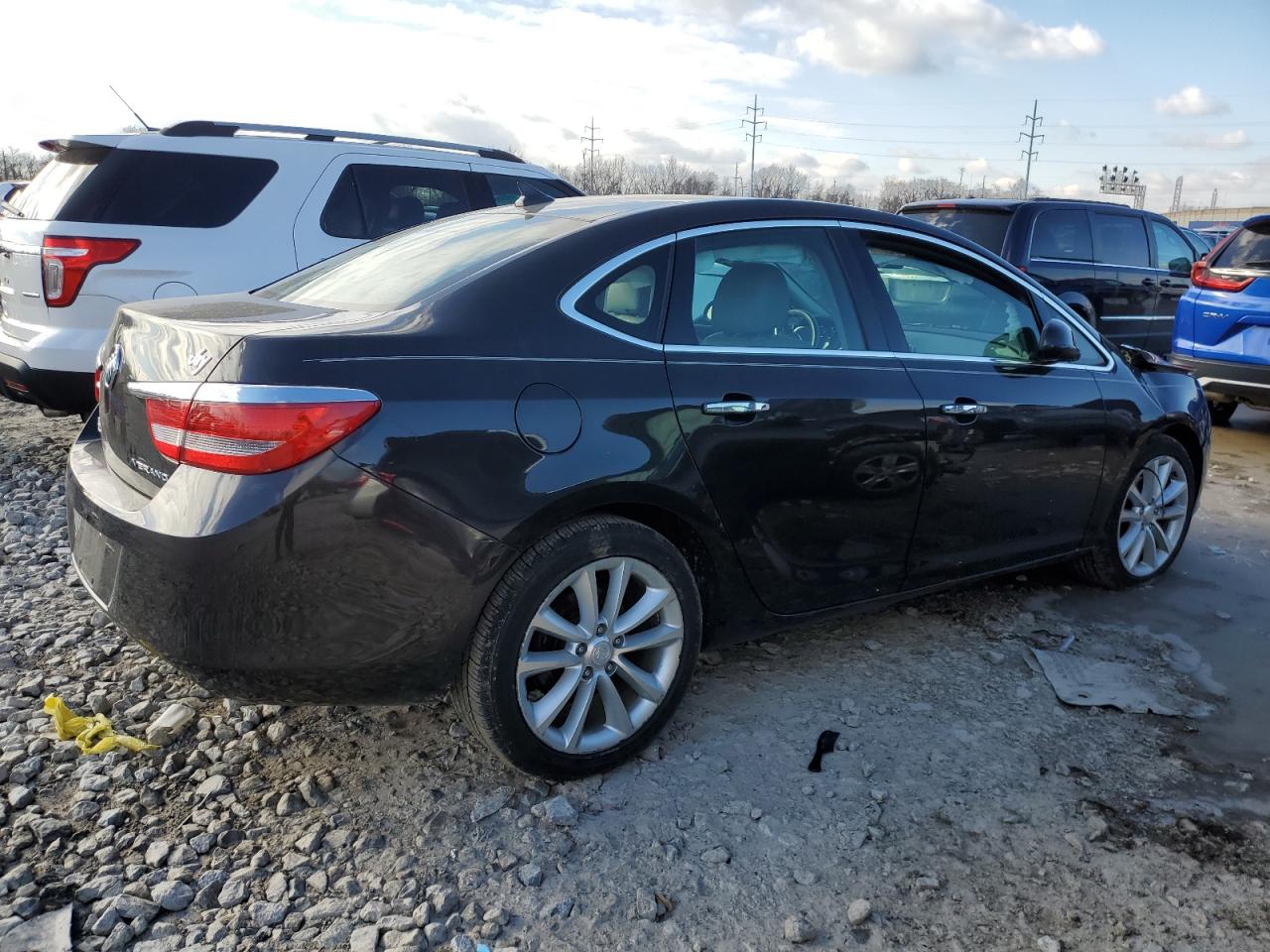 Photo 2 VIN: 1G4PP5SK0D4179575 - BUICK VERANO 