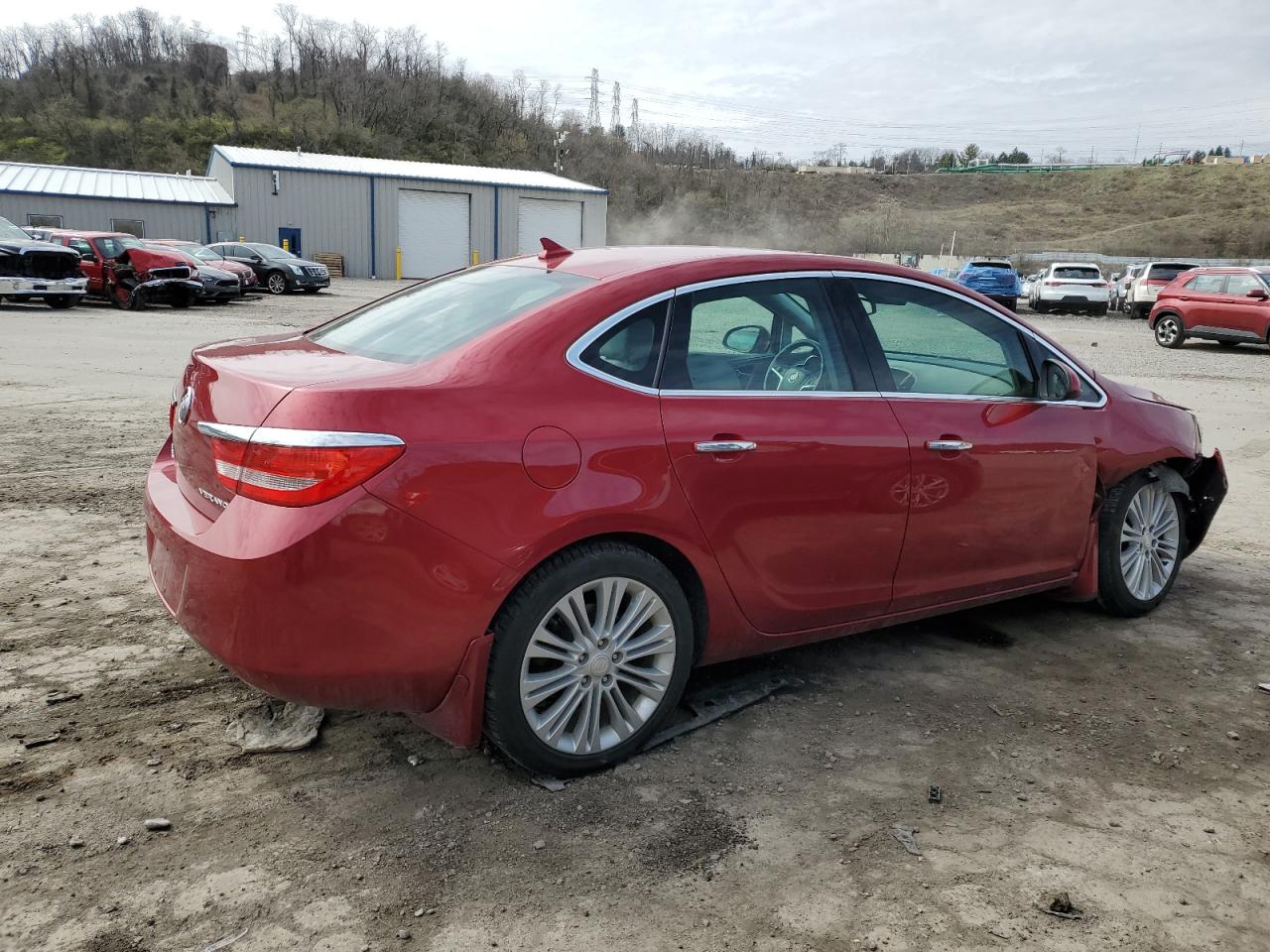 Photo 2 VIN: 1G4PP5SK0D4252704 - BUICK VERANO 