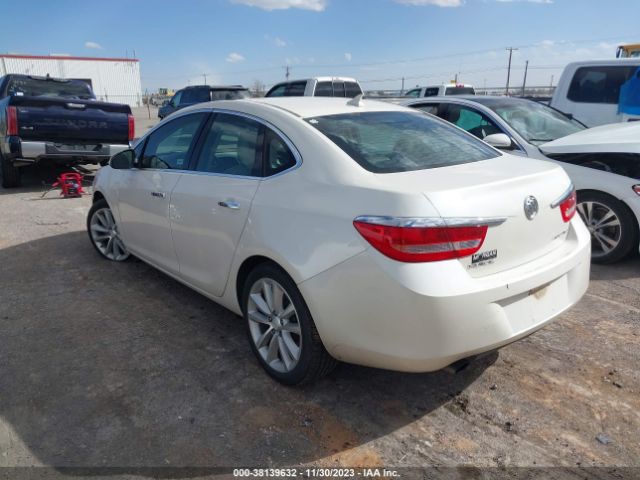 Photo 2 VIN: 1G4PP5SK0D4253772 - BUICK VERANO 