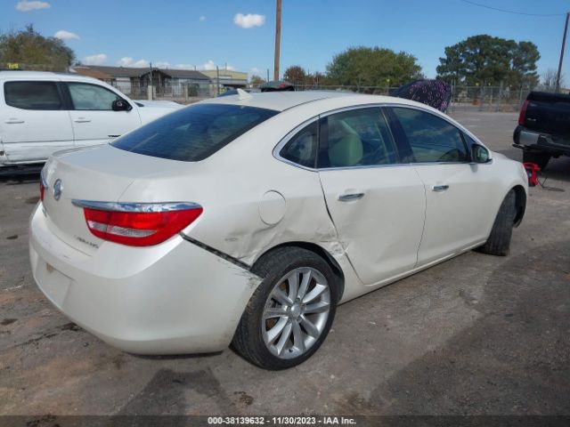 Photo 3 VIN: 1G4PP5SK0D4253772 - BUICK VERANO 