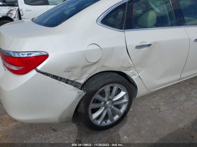 Photo 5 VIN: 1G4PP5SK0D4253772 - BUICK VERANO 