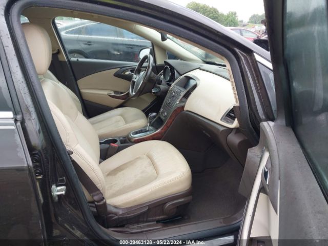 Photo 4 VIN: 1G4PP5SK0F4112493 - BUICK VERANO 