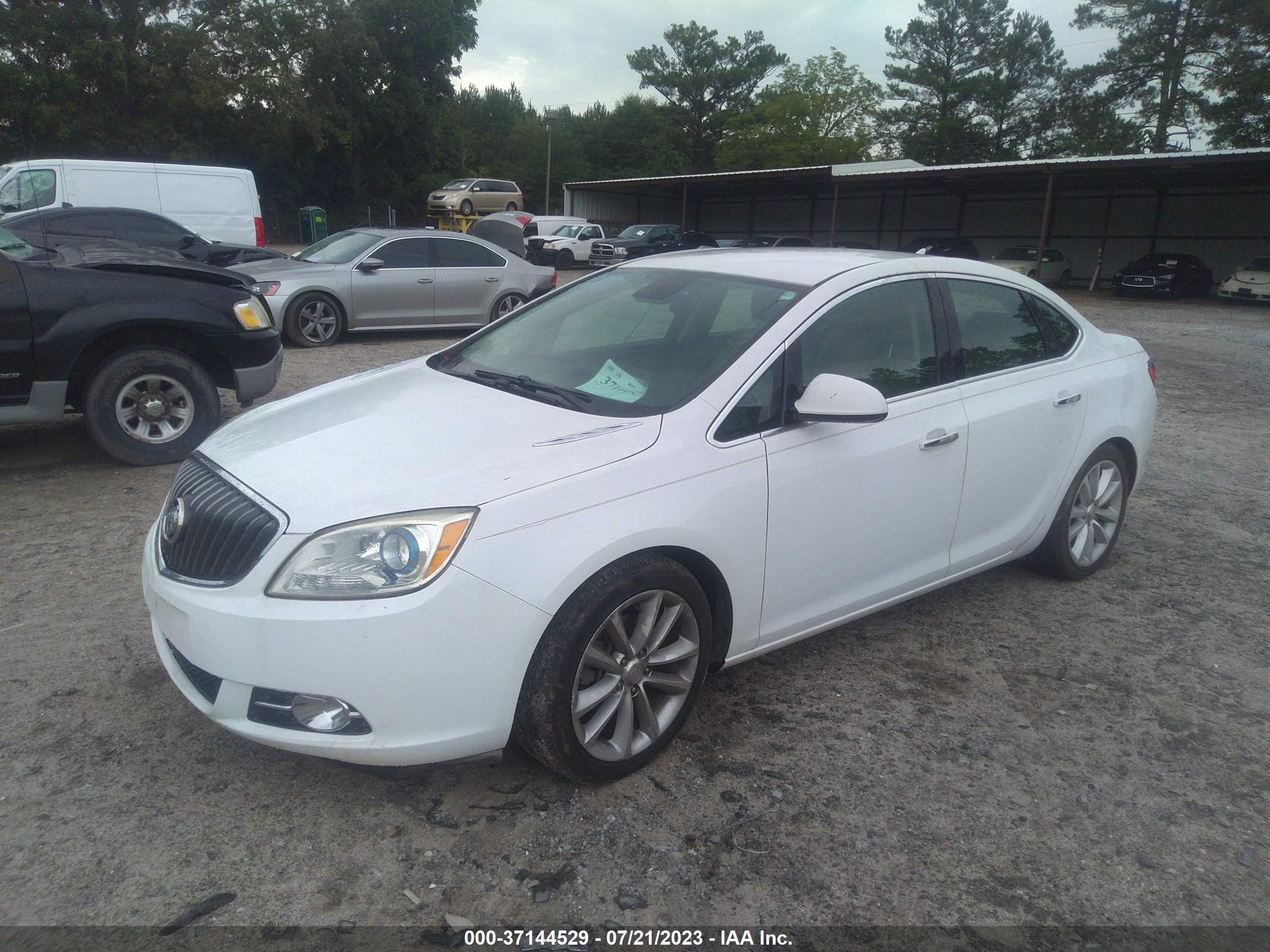 Photo 1 VIN: 1G4PP5SK1C4220312 - BUICK VERANO 