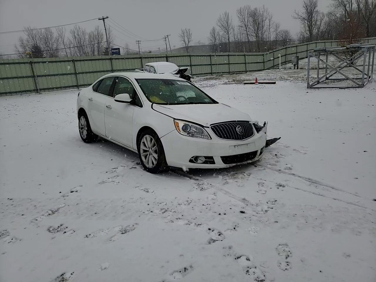 Photo 10 VIN: 1G4PP5SK1D4110278 - BUICK VERANO 