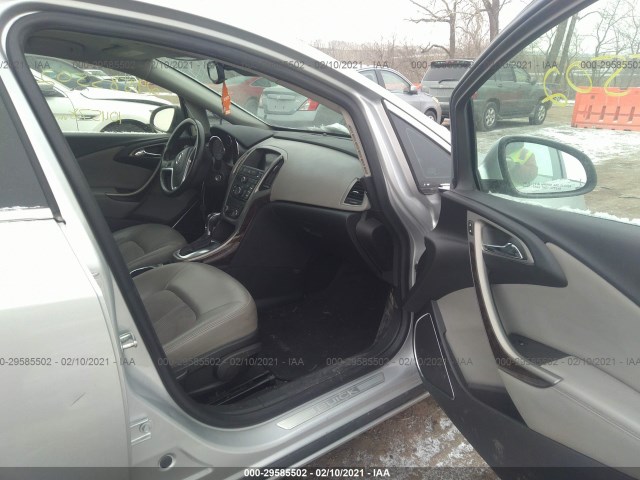 Photo 4 VIN: 1G4PP5SK1D4119157 - BUICK VERANO 