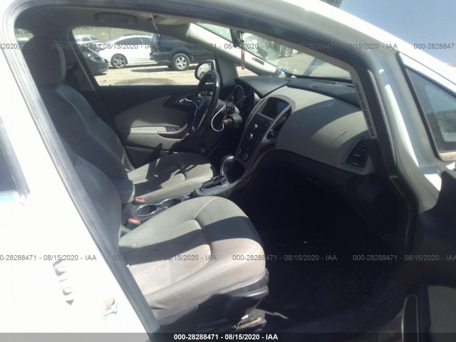 Photo 4 VIN: 1G4PP5SK1D4159738 - BUICK VERANO 