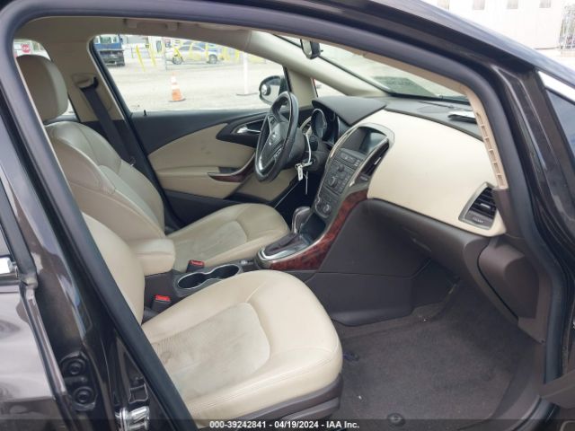 Photo 4 VIN: 1G4PP5SK1D4205682 - BUICK VERANO 