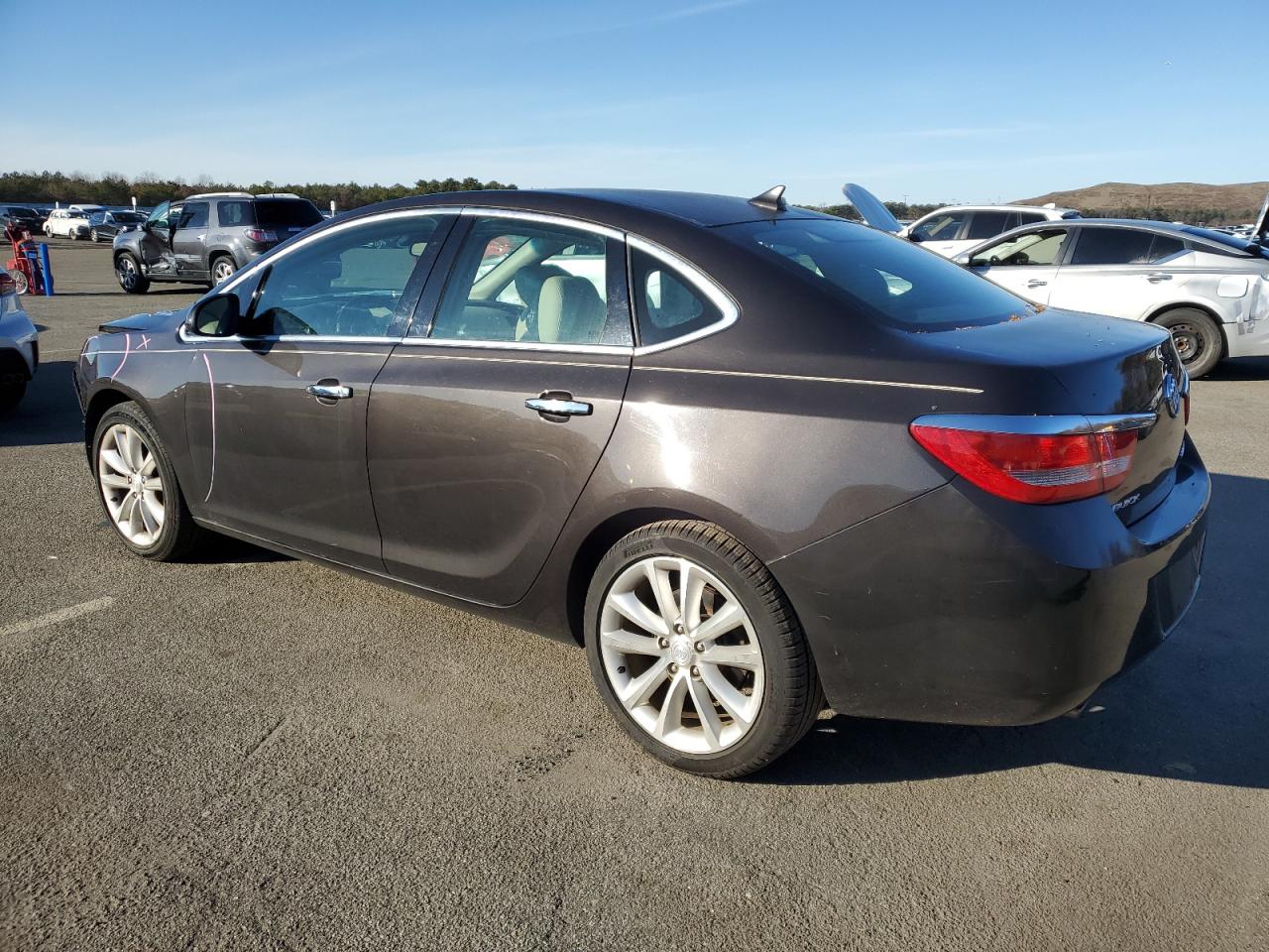 Photo 1 VIN: 1G4PP5SK1E4215761 - BUICK VERANO 