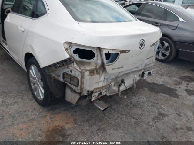 Photo 5 VIN: 1G4PP5SK1F4195187 - BUICK VERANO 