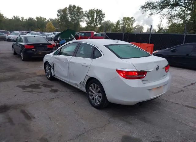 Photo 2 VIN: 1G4PP5SK1G4124363 - BUICK VERANO 