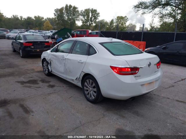 Photo 2 VIN: 1G4PP5SK1G4124363 - BUICK VERANO 