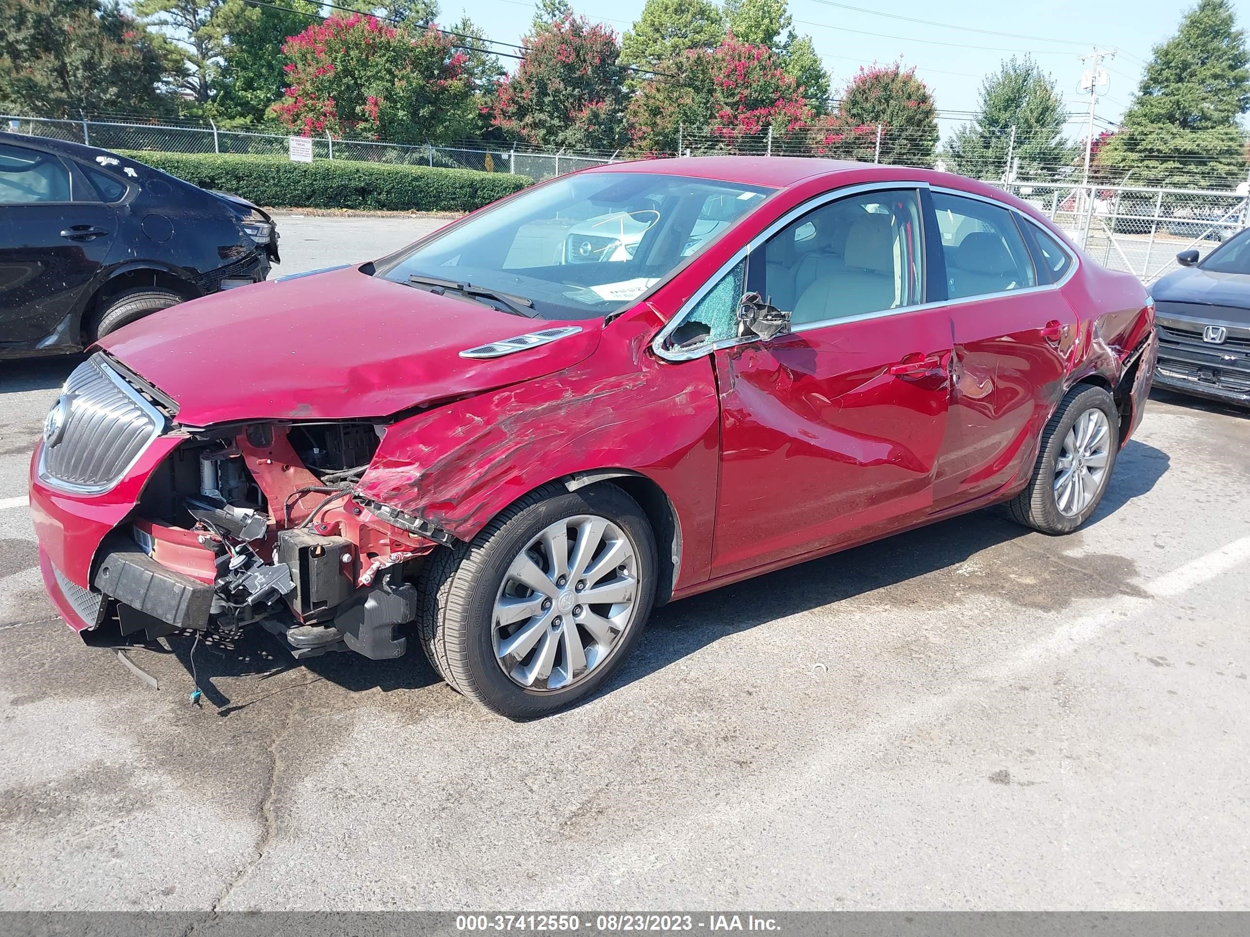 Photo 1 VIN: 1G4PP5SK1G4137386 - BUICK VERANO 