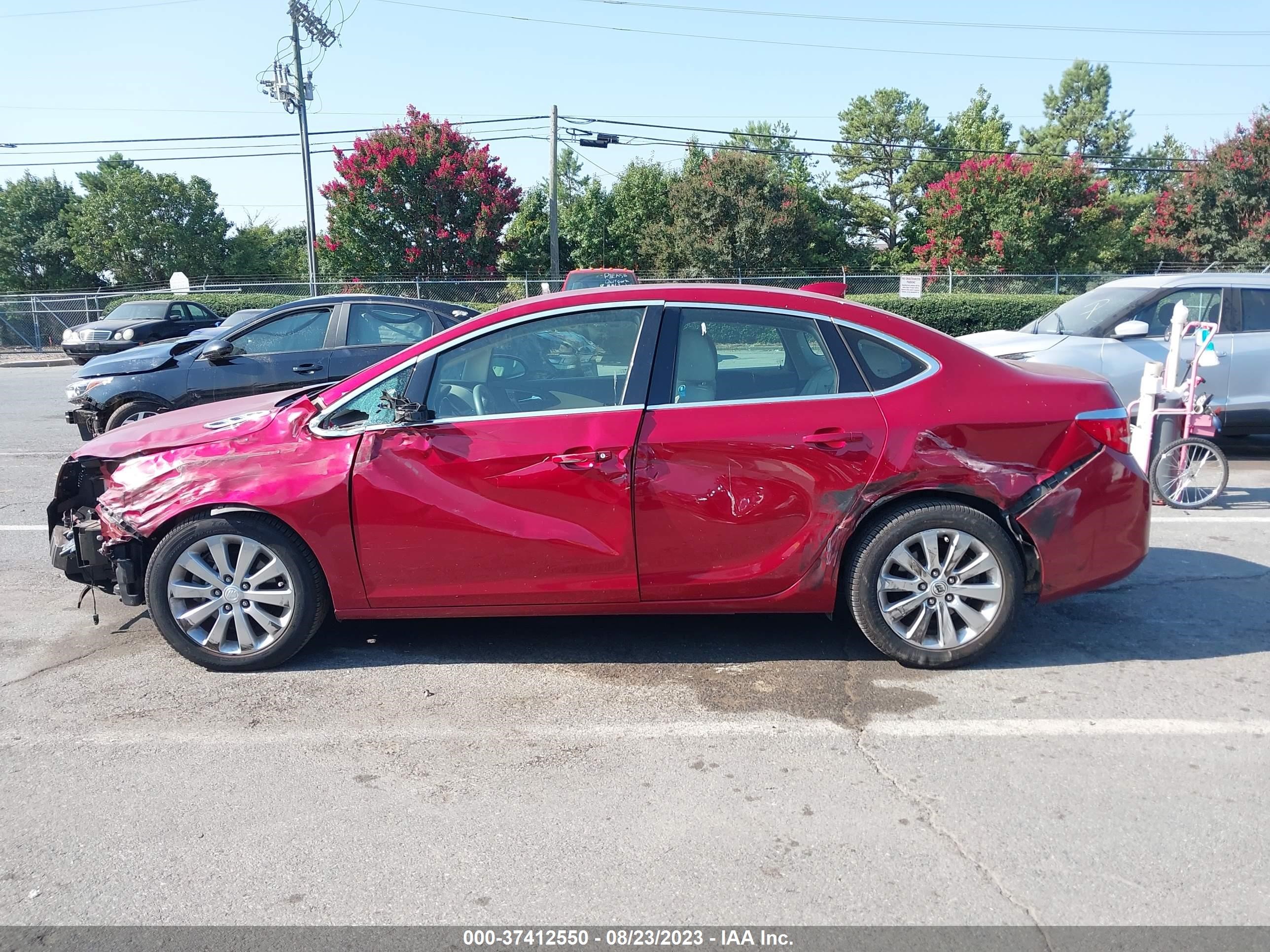 Photo 13 VIN: 1G4PP5SK1G4137386 - BUICK VERANO 