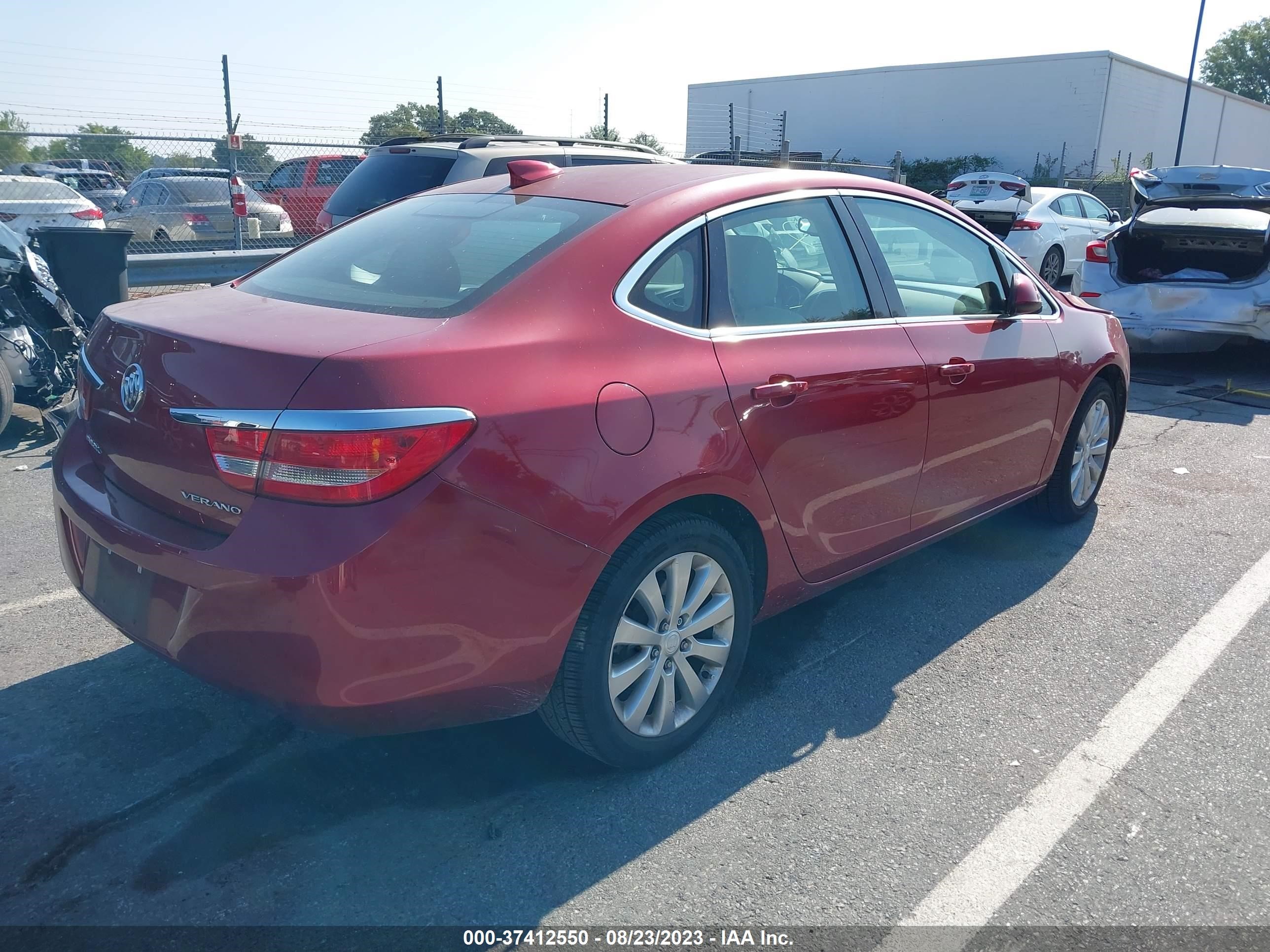 Photo 3 VIN: 1G4PP5SK1G4137386 - BUICK VERANO 