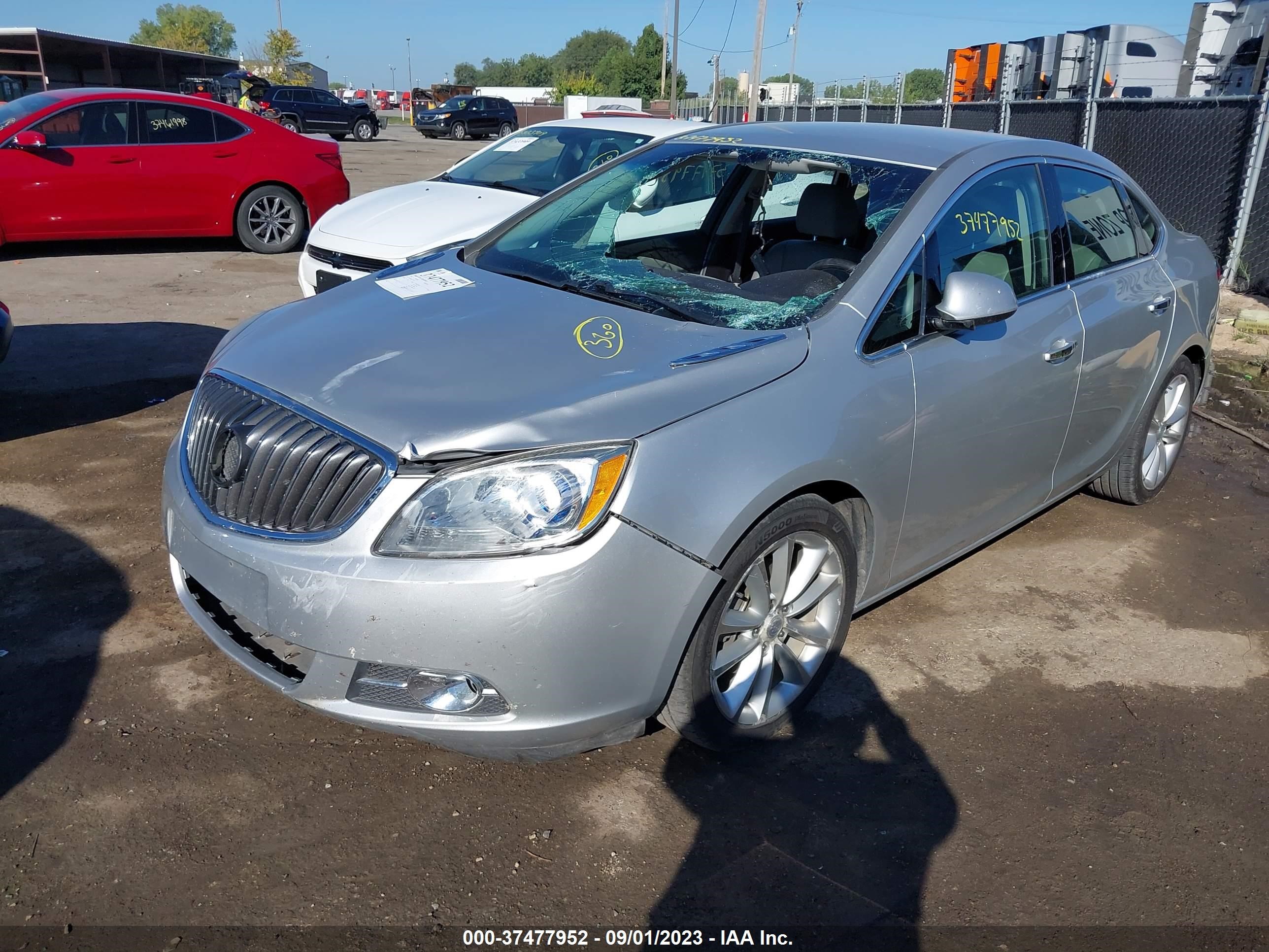 Photo 1 VIN: 1G4PP5SK2C4124477 - BUICK VERANO 