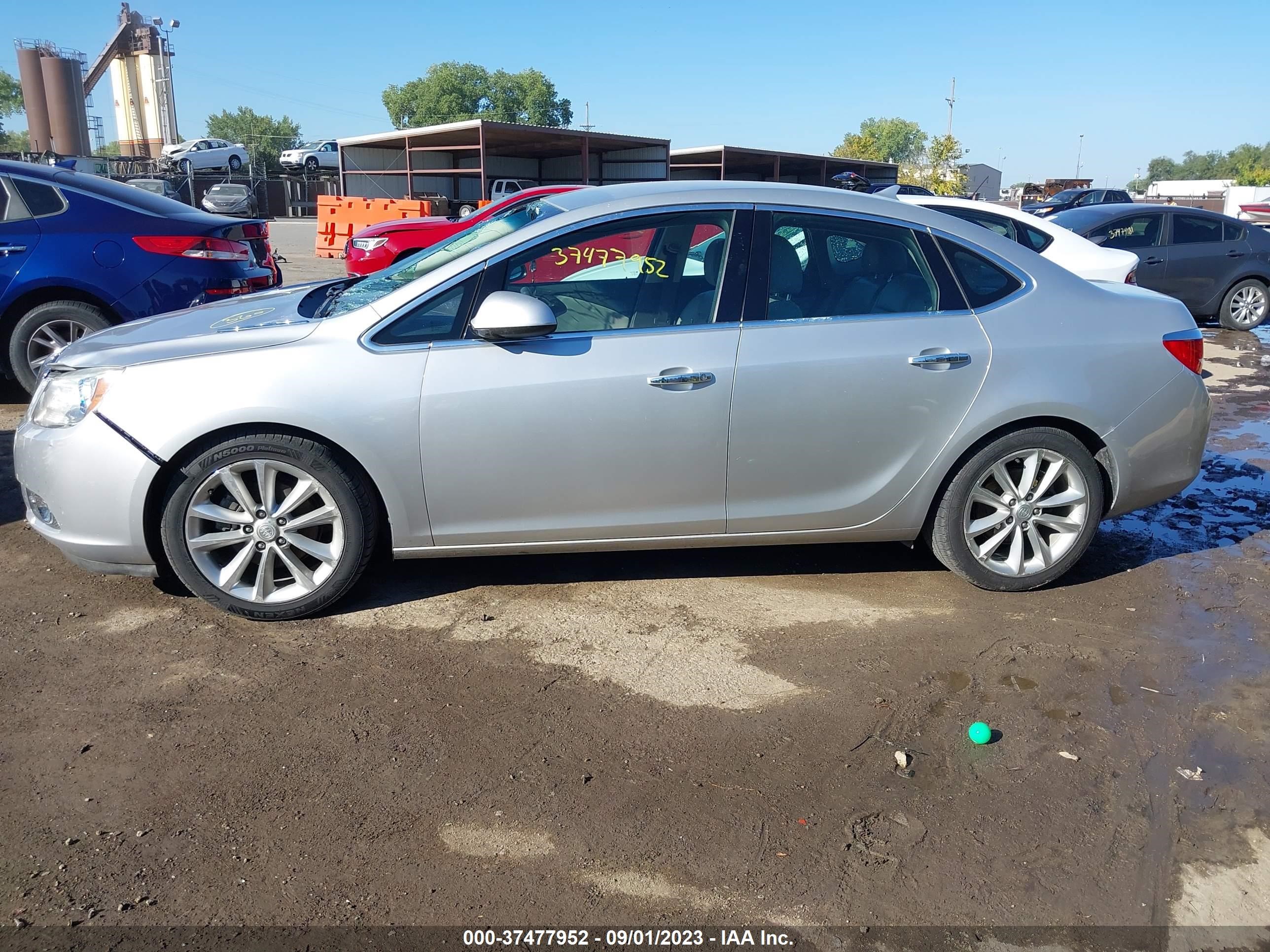 Photo 13 VIN: 1G4PP5SK2C4124477 - BUICK VERANO 