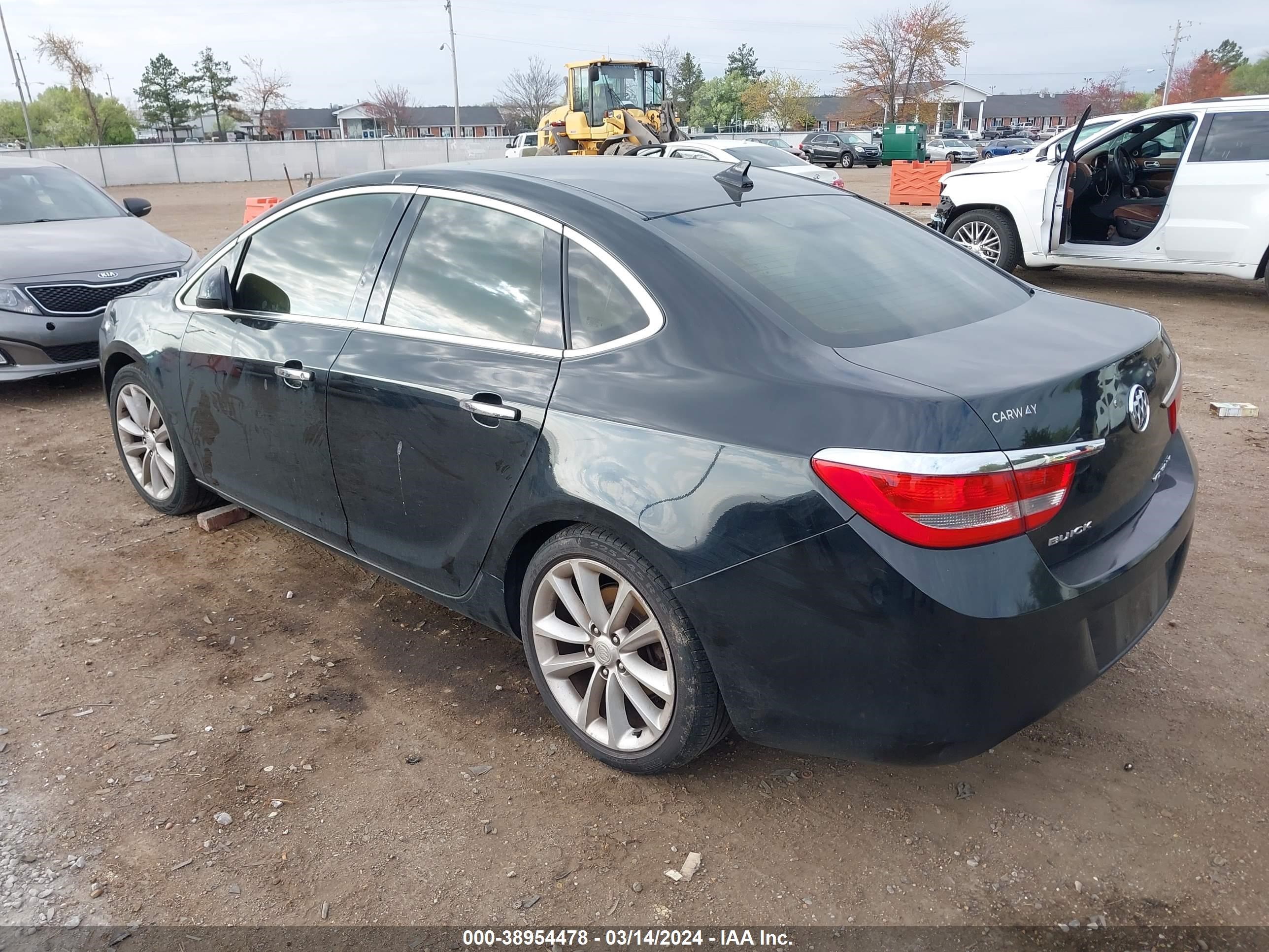 Photo 2 VIN: 1G4PP5SK2C4155406 - BUICK VERANO 