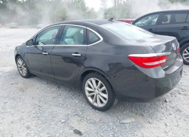 Photo 2 VIN: 1G4PP5SK2D4132743 - BUICK VERANO 