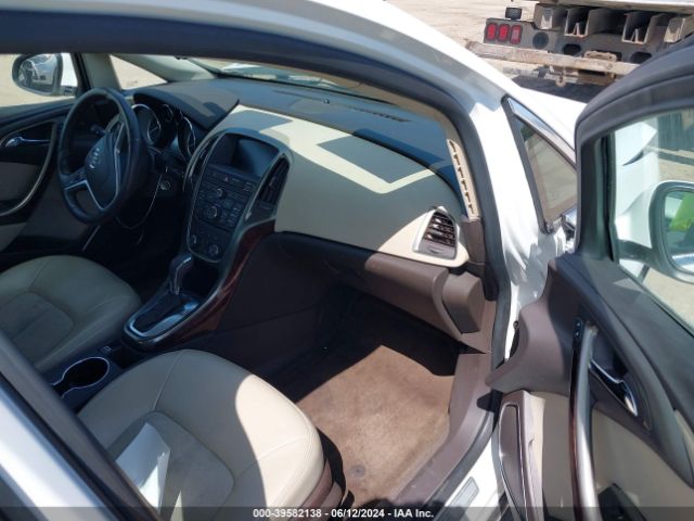 Photo 4 VIN: 1G4PP5SK2F4145768 - BUICK VERANO 