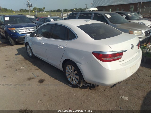 Photo 2 VIN: 1G4PP5SK2F4212241 - BUICK VERANO 