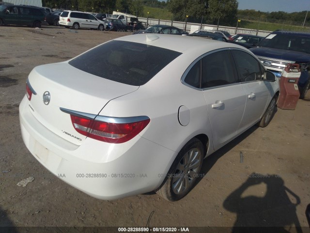 Photo 3 VIN: 1G4PP5SK2F4212241 - BUICK VERANO 