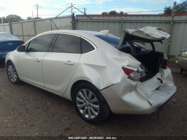 Photo 2 VIN: 1G4PP5SK2G4111802 - BUICK VERANO 