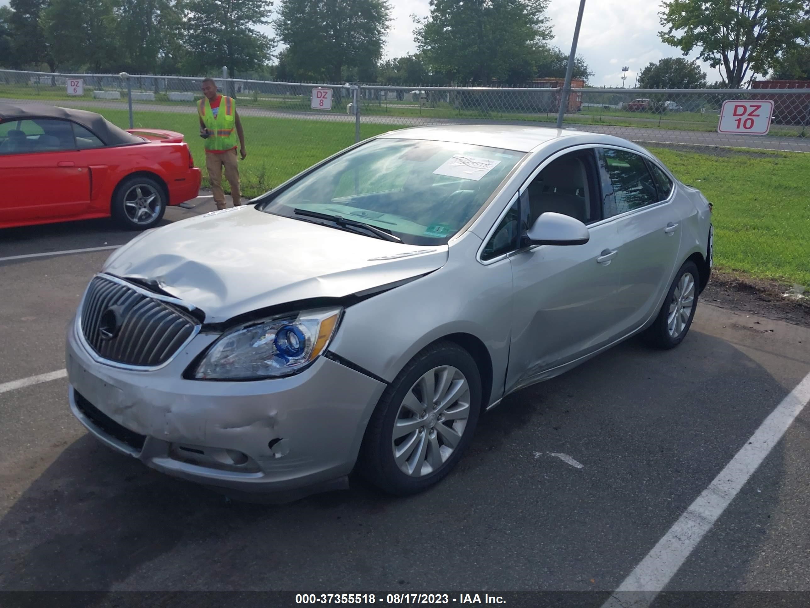 Photo 1 VIN: 1G4PP5SK2G4133394 - BUICK VERANO 