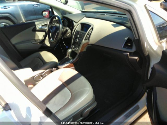 Photo 4 VIN: 1G4PP5SK3C4229741 - BUICK VERANO 