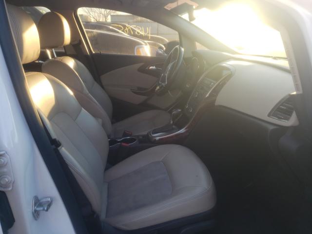 Photo 4 VIN: 1G4PP5SK3D4241230 - BUICK VERANO 