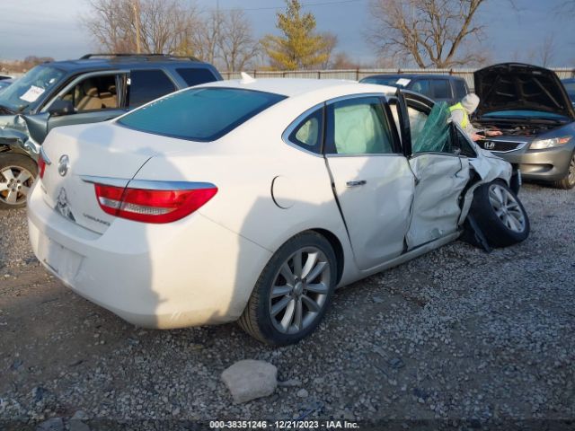 Photo 3 VIN: 1G4PP5SK3E4141081 - BUICK VERANO 