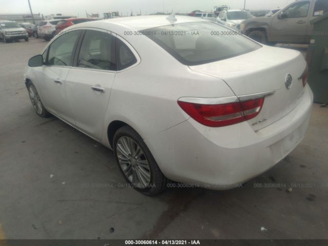 Photo 2 VIN: 1G4PP5SK3E4172850 - BUICK VERANO 